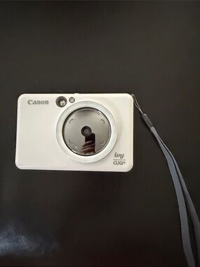 Camera (Canon Ivy Cliq+ compact)